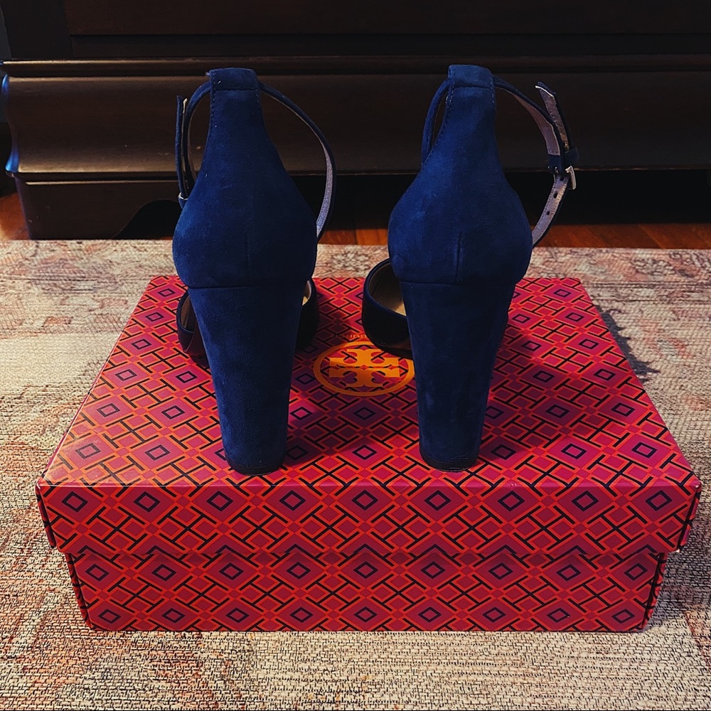 Tory Burch ‘Rousseau’ Pumps - Picture 11 of 11